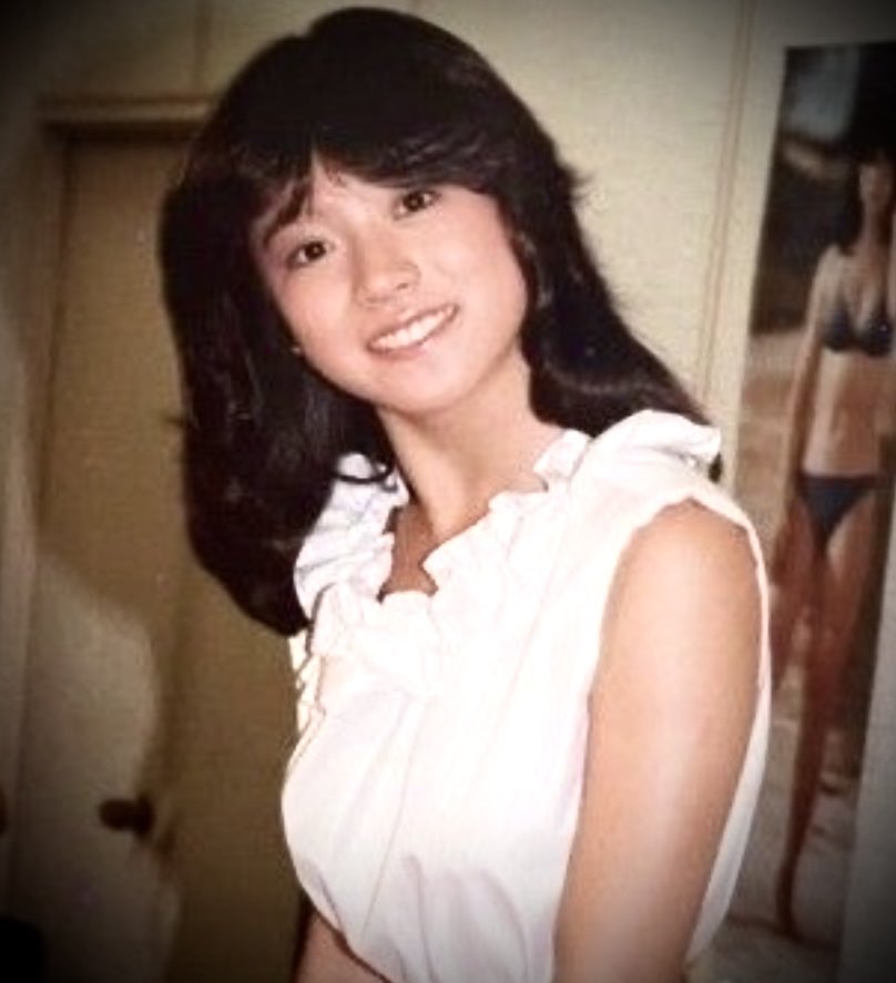 vzclub's tweet photo. 中森明菜「スローモーション」1982年リリース。40年以上にも亘って聴き継がれ、新しいファンが増え続ける80年代J-POPアイドル。近年の様々な媒体での活躍に乾杯。素晴らしいボーカリスト。 https://t.co/L4KanOHbsH