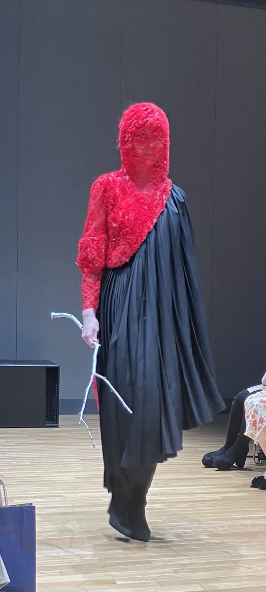 k_a_o_r_u_n's tweet photo. ◾️6/6 HAKUYO MIYA PARIS
10TH ANNIVERSARY COLLECTION
TOKYO COLLECTION 2026@青山スパイラルホール

生まれて初めて見るファッションショー。

ふわぁー✨✨✨✨✨

世の中のかわいいや素敵やキレイが全部ここに集ってる？
一生分の華やかさを目にしたと思う。
楽しくて夢のようだった。
まさか生きている間に、ミランダやアンディの気分を味わえるとは！！

最後に登場した宮白羊さんのちょっとテレたようとてもうれしそうな笑顔✨✨
眩しくて美しかった。