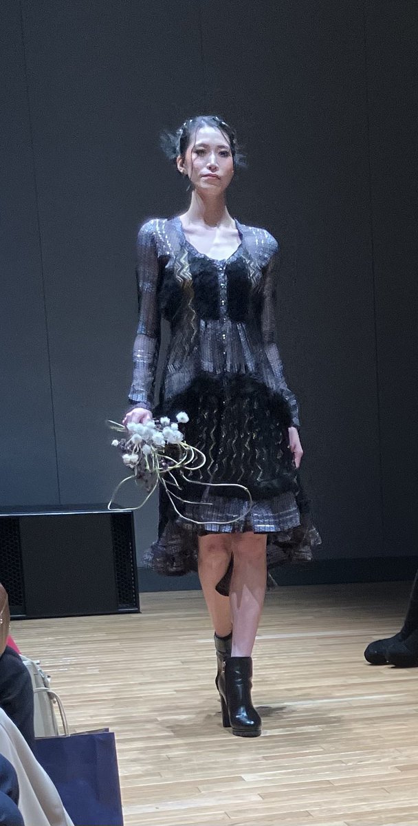 k_a_o_r_u_n's tweet photo. ◾️6/6 HAKUYO MIYA PARIS
10TH ANNIVERSARY COLLECTION
TOKYO COLLECTION 2026@青山スパイラルホール

生まれて初めて見るファッションショー。

ふわぁー✨✨✨✨✨

世の中のかわいいや素敵やキレイが全部ここに集ってる？
一生分の華やかさを目にしたと思う。
楽しくて夢のようだった。
まさか生きている間に、ミランダやアンディの気分を味わえるとは！！

最後に登場した宮白羊さんのちょっとテレたようとてもうれしそうな笑顔✨✨
眩しくて美しかった。