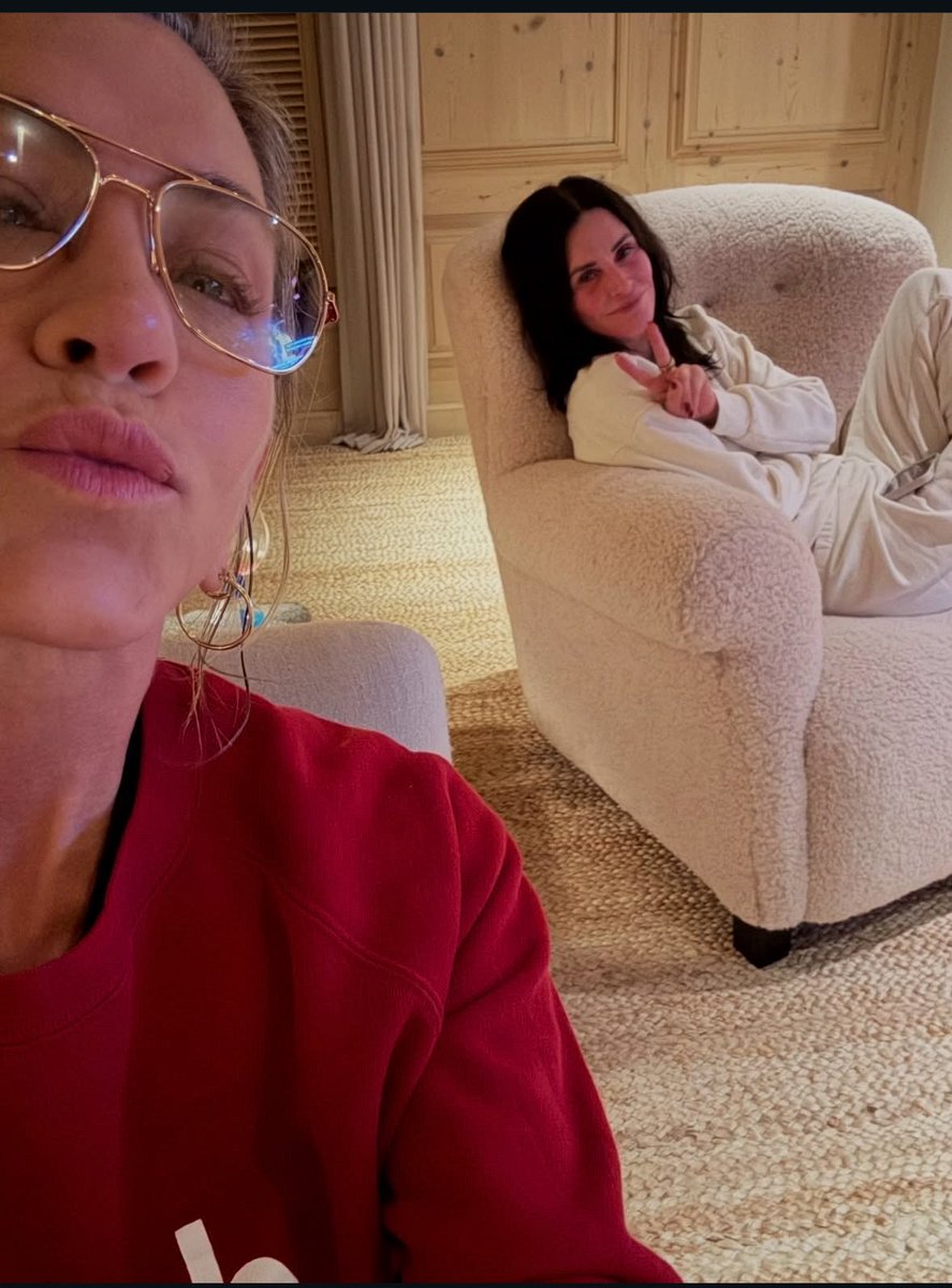 swt_jenaniston🦋🦋🦋 tweet media
