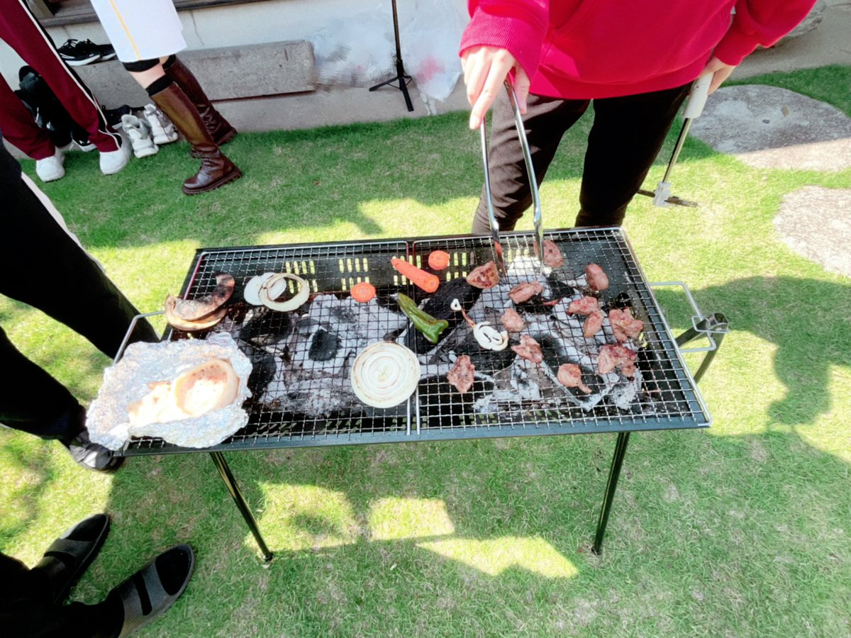 kuma_cosplay404's tweet photo. #わくわく脇差BBQ_0606
はいさーい🌺
てぃーだかんかんな空の下、
脇差達でBBQしたよー！
でーじまーさんどーだったさー😌
ちぃ兄とだい兄見てるかー！？
皆でカチャーシー踊れて楽しかったね✨ https://t.co/f7G8NznntW