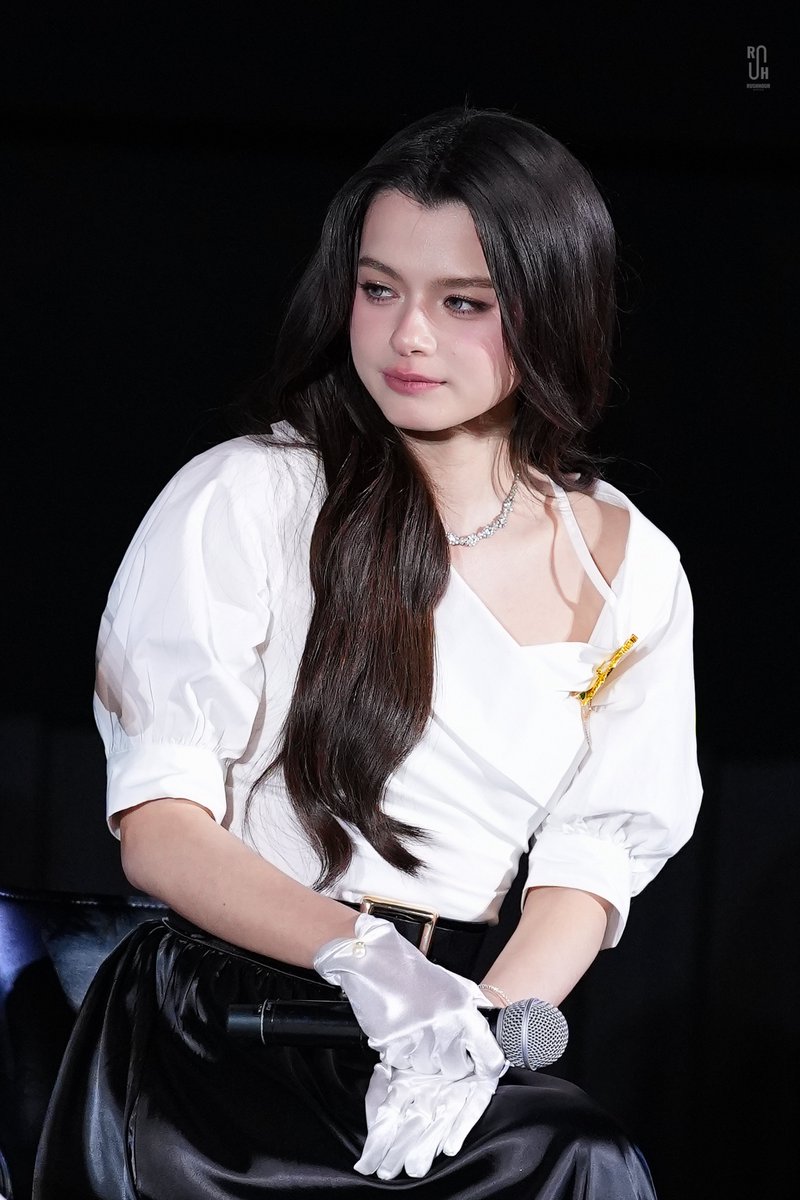 rushhour39's tweet photo. The real-life Princess Blew 👑 

THE AIR CROSSING THE LINE
#เสน่หาวาโยตอนที่4
#beckysangels https://t.co/9umC1WMhNo