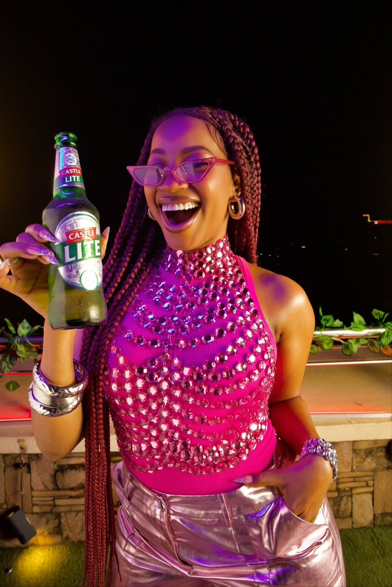 Ksheebah1's tweet photo. Weekend.. Olwaleero Atayina Kabina yewole ku Sheebah 😊 Cheers Sheebaholics🍻

#CastleLite #TryItAhhh #DrinkResponsibly #18AndAbove🔞 https://t.co/6HultvaM5E