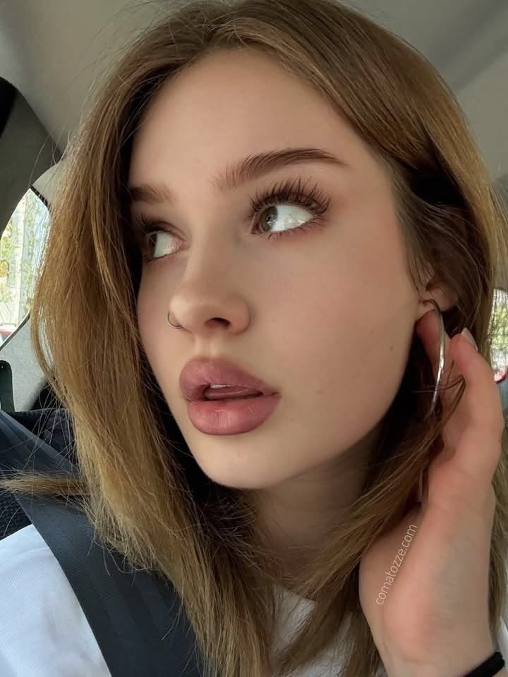 Mayra_here_'s tweet photo. Am I beautiful?? https://t.co/eJaYRh51Ek