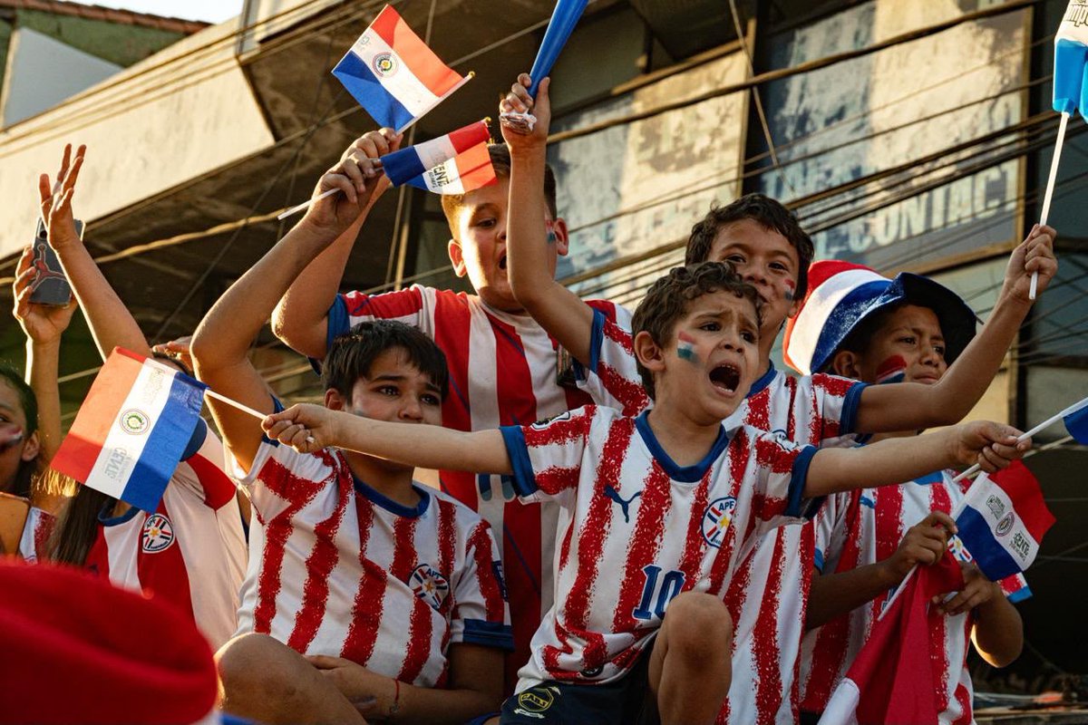FIFAWCHQ's tweet photo. An unforgettable send-off. Thousands filled the streets to farewell La Albirroja ahead of Paraguay’s first World Cup appearance since 2010.

— @MPlusDeportes https://t.co/eeuKjMQ7Mw