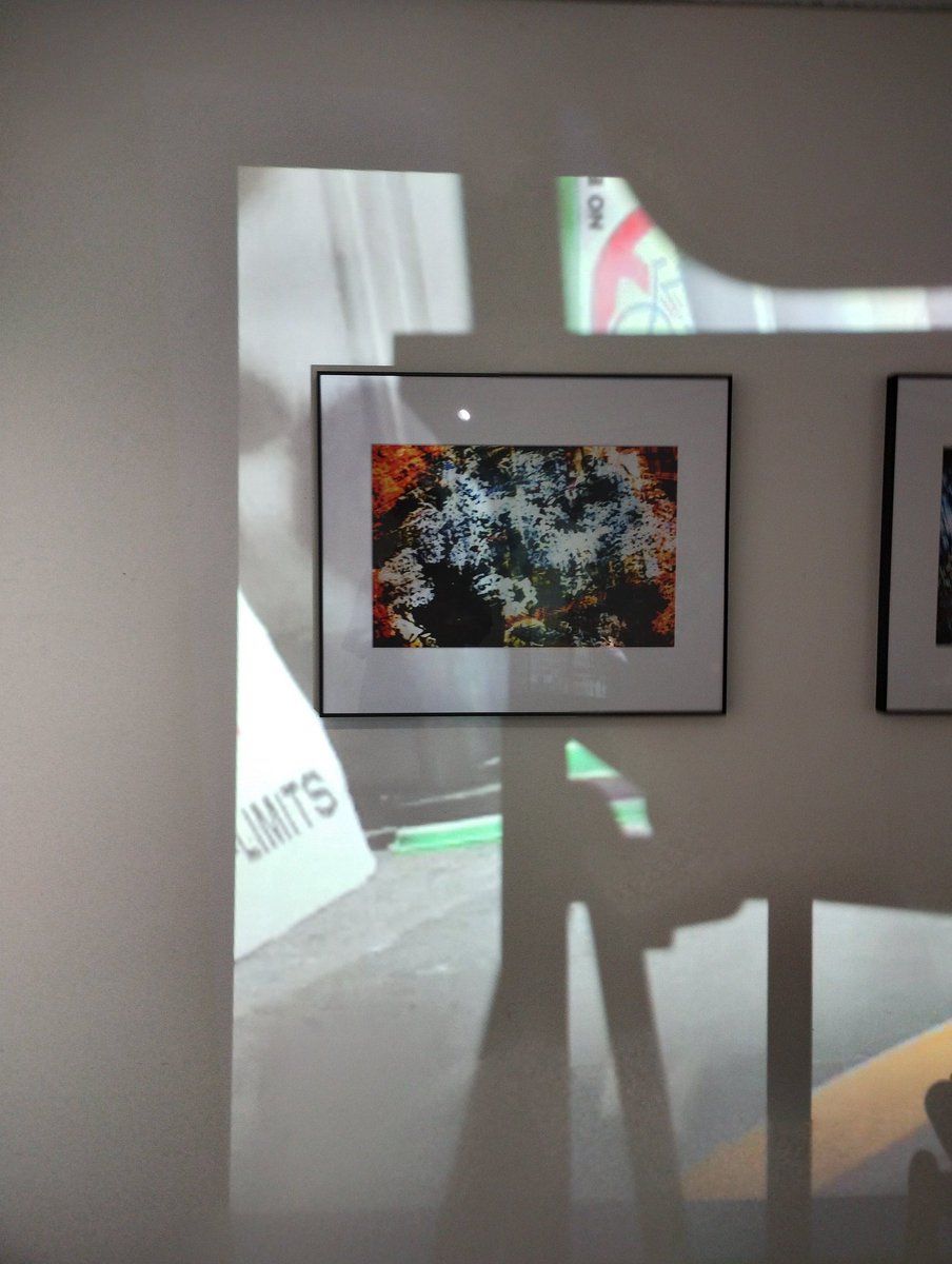 kenkenT's tweet photo. 竹堂史嗣展「Positional Vertigo」搬入完了しました。写真と映像のコンビネーションが見事なすばらしい展示になりました。6月9日（火）から始まります。よろしくどうぞ！ https://t.co/psCY6ukAH9