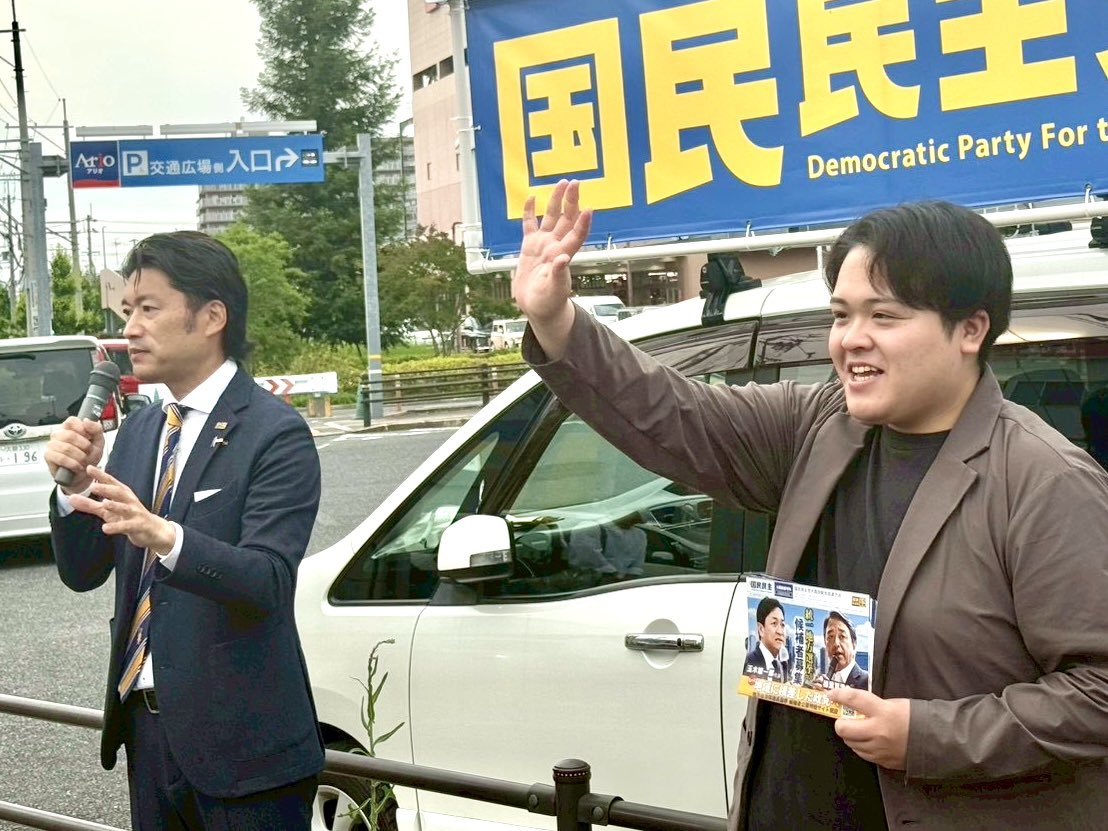 shiono_DPFP's tweet photo. 6月6日（土曜日）

国民民主党大阪府連の「統一地方選挙2027に向けた候補者発掘キャラバン」に参加いたしました！

大阪府下の堺市、貝塚市、高石市、富田林市、大阪狭山市、八尾市の合計８カ所を巡り、候補者募集の街頭演説をさせて頂きました！各地に大阪府連の仲間も駆けつけました！

多くの方からのご注目、車内や沿道からお手を振っての応援、演説後にお声掛けを頂いたり、直接チラシを沢山お受け取り頂きましたことに厚く御礼を申し上げます！

6/14（日）枚方市・守口市

6/21（日）吹田市

6/27（土）大阪市内

引き続き、大阪では上記スケジュールで候補者発掘キャラバンを実施させて頂きます！

大阪府内の候補者募集につきましては下記のURLからもご応募して頂けます！沢山のご応募をお待ちしております！

https://t.co/7GS507gDkZ

#国民民主党 #塩野ともお