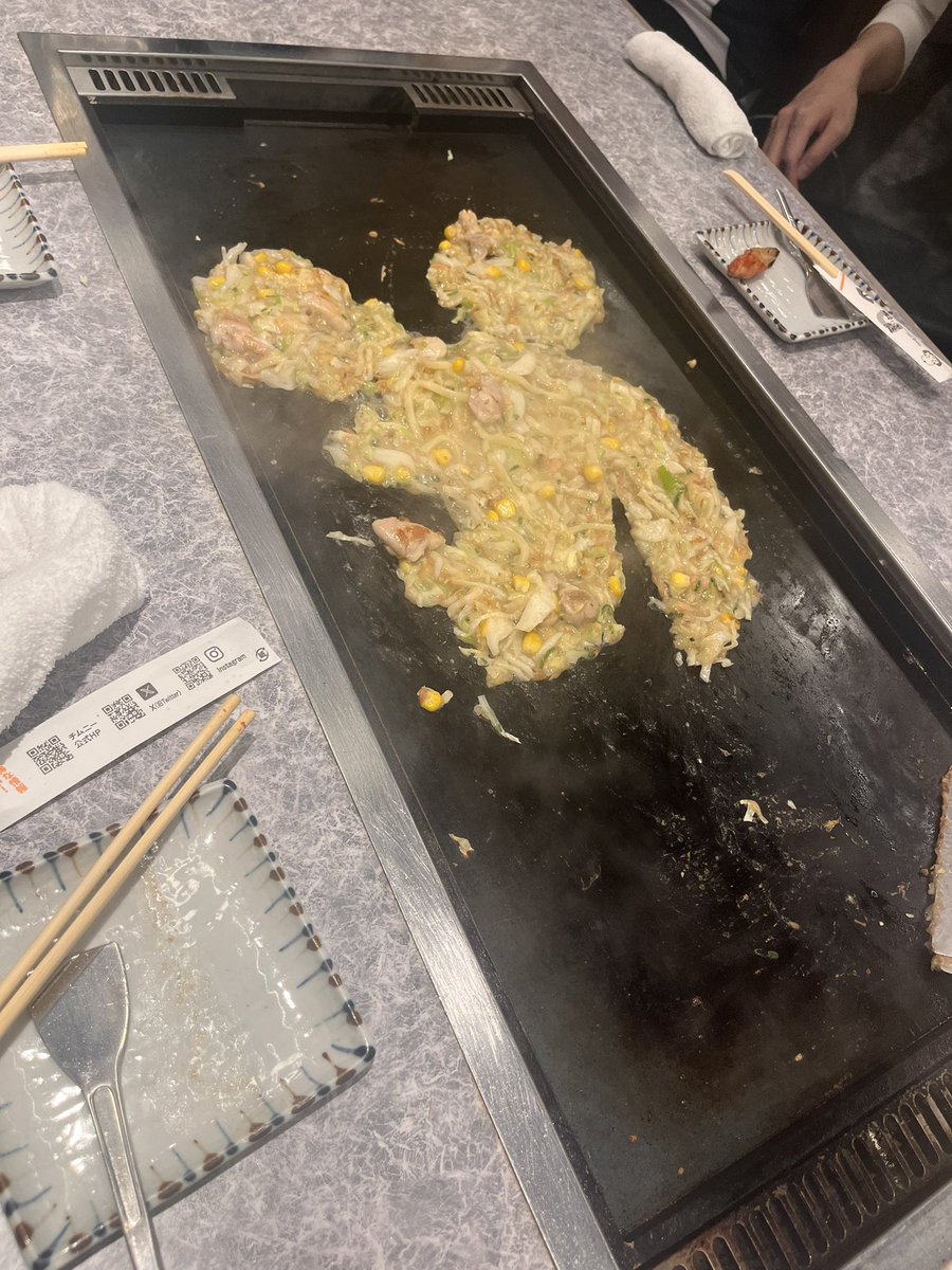 kishi_krunk's tweet photo. 私のはじめてのもんじゃ焼きを一緒に過ごしてくださりありがとうございます
@OWHaffy @ynzam_ow @azue1_recker @UYOU_ow @ow_dororo @とりそーさんの知り合い https://t.co/U0wbEtdMhp