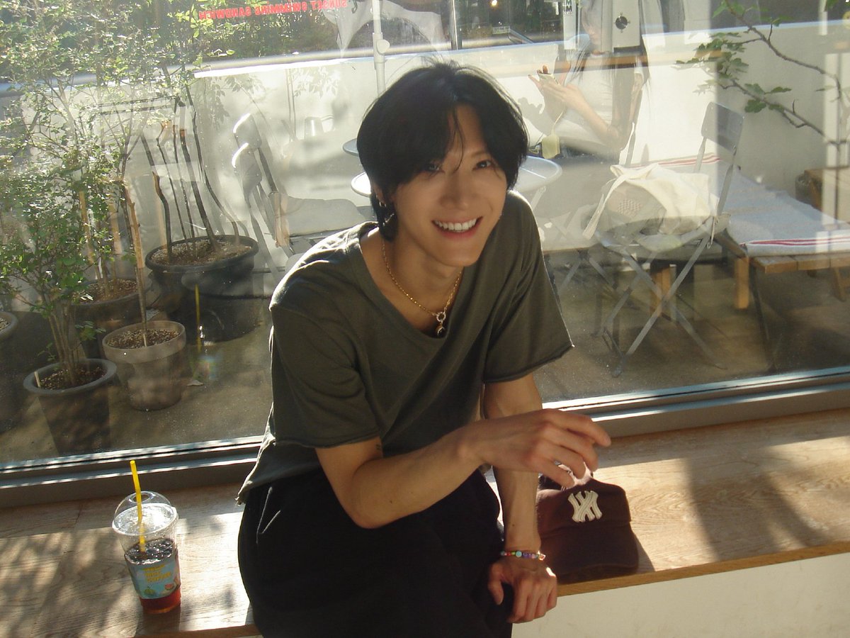 CollonCrm's tweet photo. เตนล์ยังเป็นความสุขของเราเสมอ แค่เตนล์ลงรูปนี่ก็ยิ้มแล้ว ขอให้แต่ละวันมีแต่ความสุขนะ ละผอมเกินไปแล้วเนี่ย กินเยอะๆหน่อยคับ 💜
#ToTENLEE
#TEN #TENLEE #เตนล์ #텐 #テン https://t.co/whGQ6D9Gtx