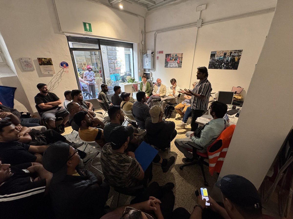 CgilFirenze's tweet photo. Sicurezza stradale, a Casa Rider Firenze incontro Comune-Cgil-ciclofattorini

👉 La nota: https://t.co/J7BkGxZ6iq https://t.co/Wxq2VNTU8A