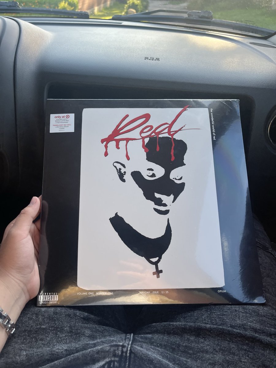 RandomThingsInc's tweet photo. @TheGoblinnn Either my vinyls or this photo of my friends sophomore year https://t.co/p3eH3lvZhL