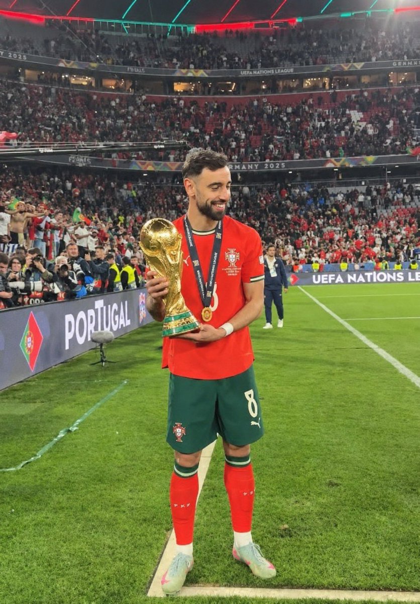 athareignsutd's tweet photo. Which player will be better than him and we want him to win the ballon'dor https://t.co/OWjhr03AZx