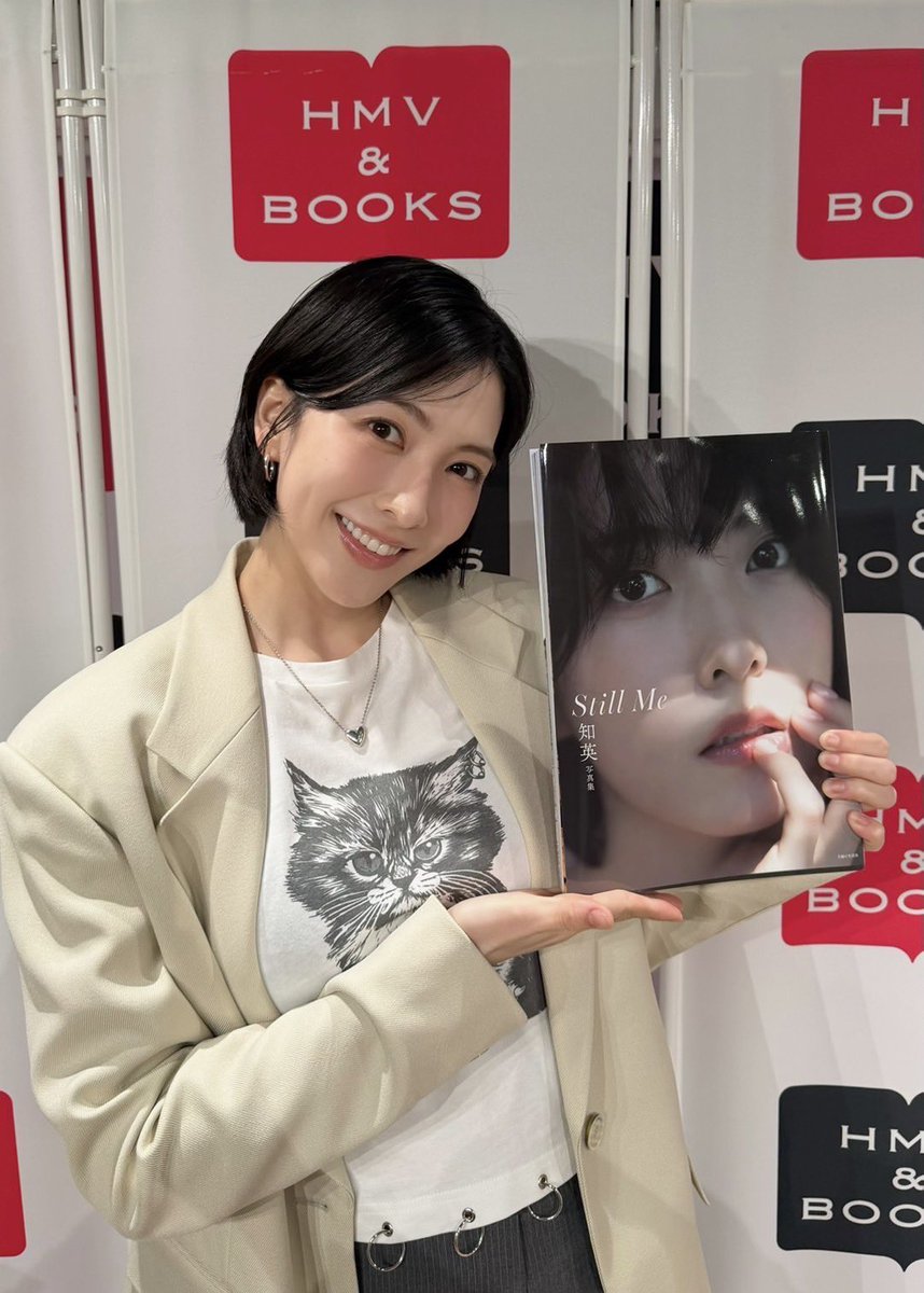 JUNON_jp's tweet photo. 本日、#知英 さん写真集『Still Me』発売記念イベント@HMV&BOOKS NAMBAを開催しました。お越しくださったみなさん、応援してくださったみなさん、ありがとうございました！

どのシーンの知英さんが特にお気に入りでしょうか？🌺🐴🏝️🍦🍉🐠🫧

明日は東京・渋谷でイベントです！
当日券もございますので、よろしければご本人に直接写真集の感想をお伝えください☺️

今日の知英さんの写真、貼ります🫶🐈

@k_jiyoung_ 
@kkangjji_0