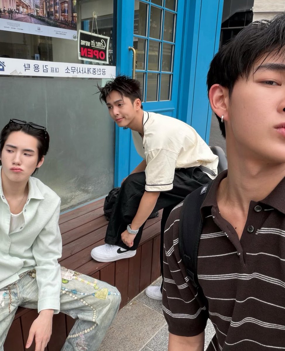 decem2er's tweet photo. แล้วคนเราจะลงรูปเดียวกันแต่คนละมุมไปทำไมวะ555555555 https://t.co/Dgv9bYZF7J