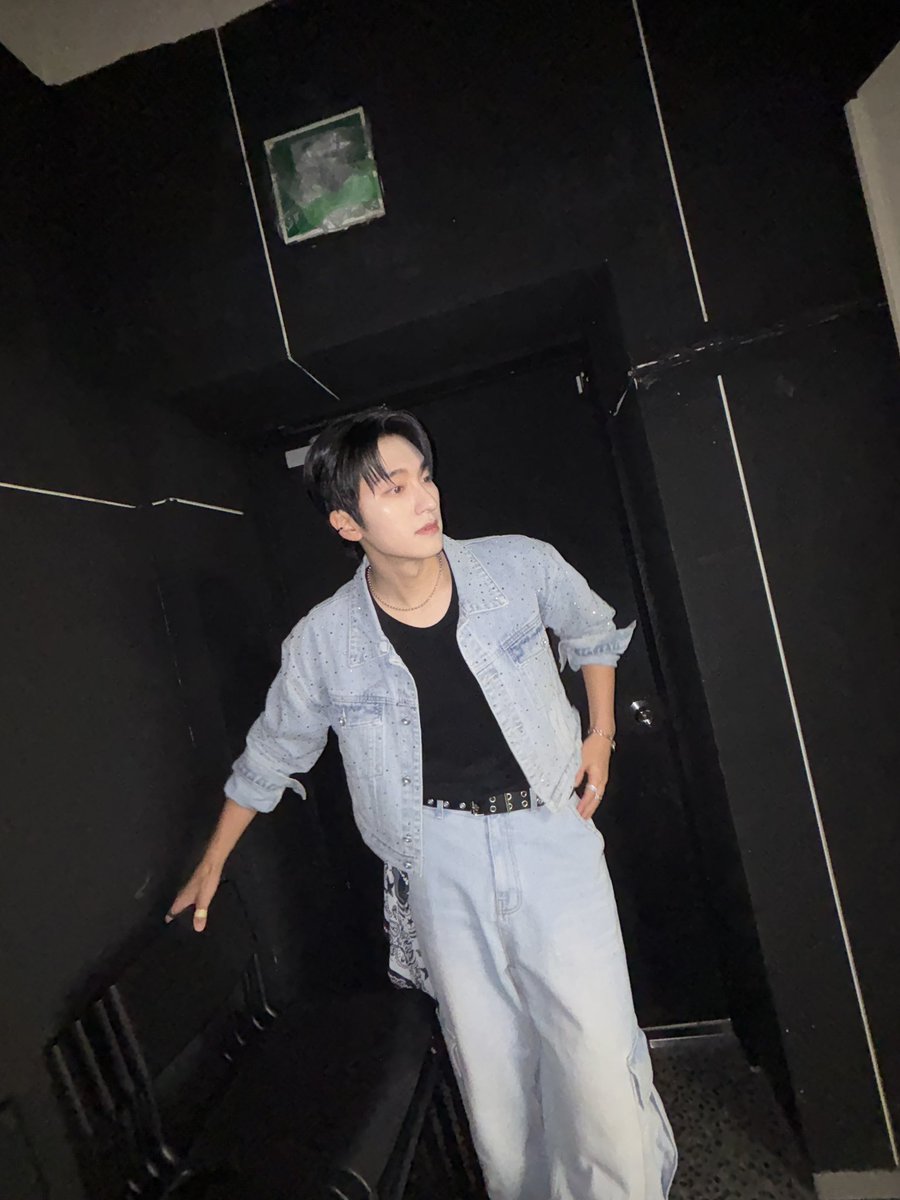 OmegaX_members's tweet photo. [#OX]

おおさか！あしたもよろしくー！

#OMEGA_X #오메가엑스
#세빈 #SEBIN https://t.co/ZZctnEzLsU
