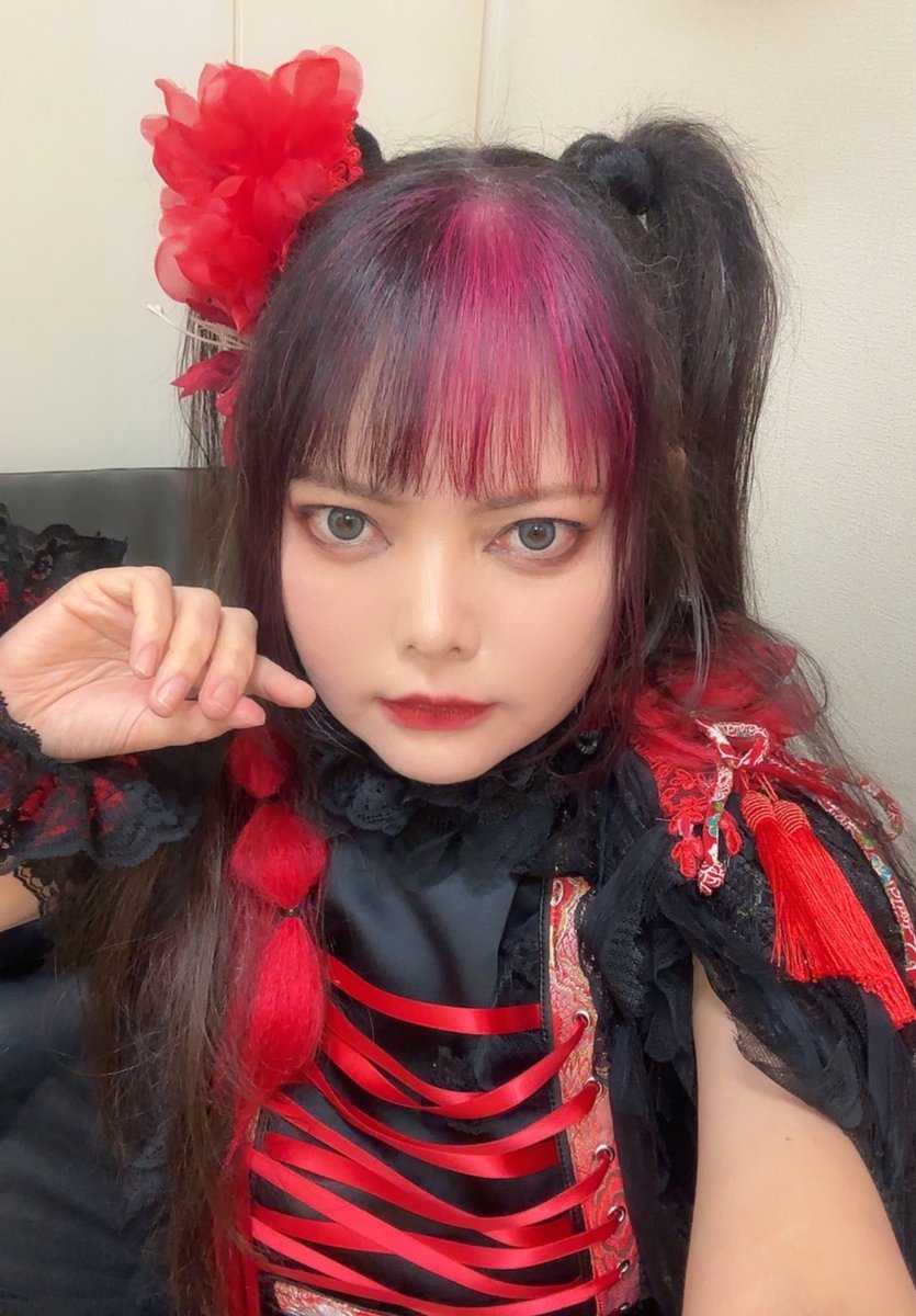 Jill_violin's tweet photo. あんきもフェスありがとうございましたーーーー！！！🔥🔥🔥
久々のUnholy Orpheus、新譜から往年の名曲までのUnlucky Morpheus
それぞれぶちかまさせて頂きました🎻🎻
出演して下さったバンドの皆様もありがとうございました✨✨✨
#UnluckyMorpheus
#あんきも https://t.co/Kmlqzi7ugJ