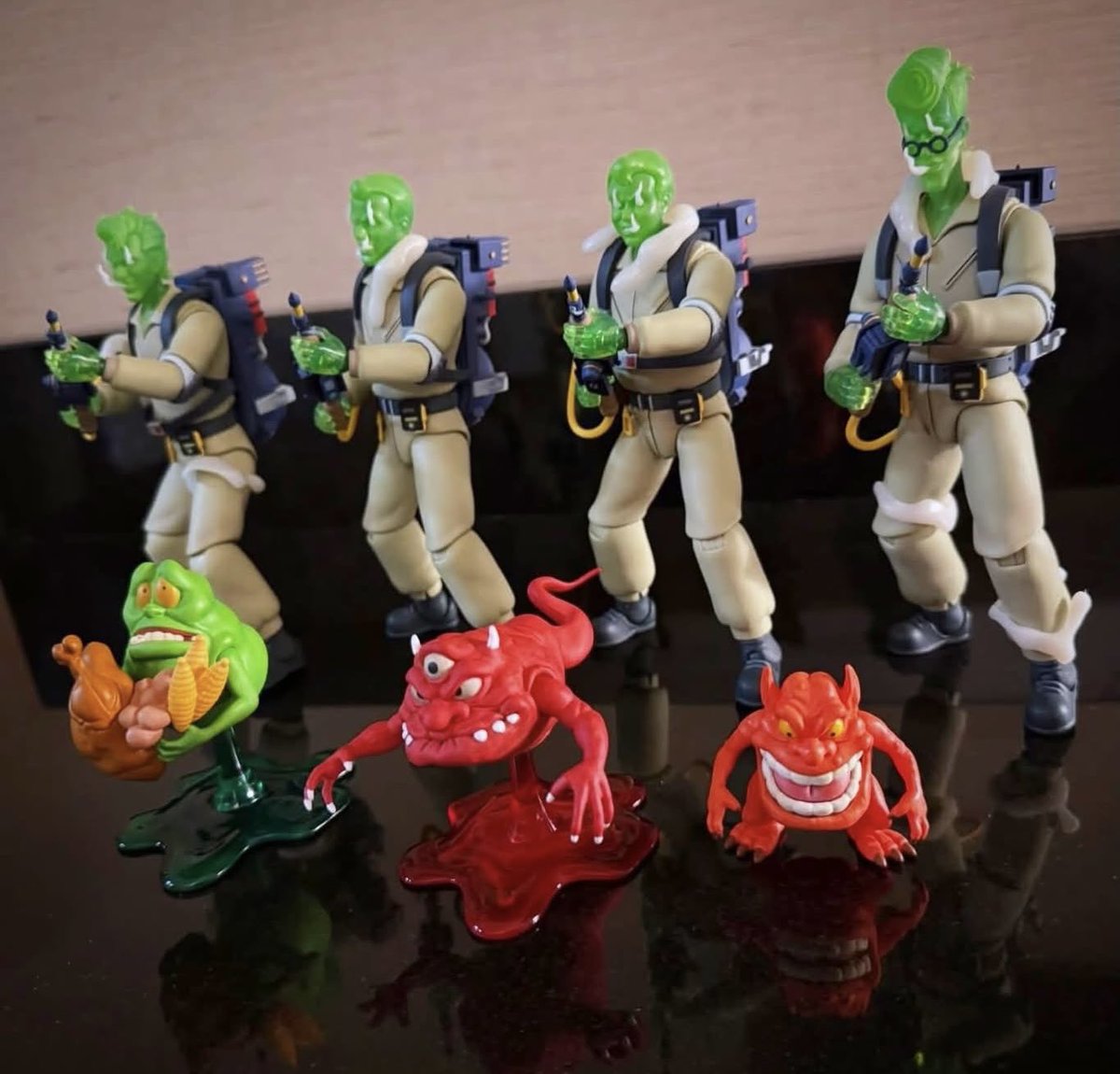 Toyhuntersholl2's tweet photo. Citizen Ghost 4 Pack coming from @MondoNews !!
Revealed on @YHSPodcast last night, I can't wait to get more info on them. These are awesome variants!!
#ghostbusters #realghostbusters #mondo #onetwelthscale #mondorealghostbusters https://t.co/ROR2BDTvE1