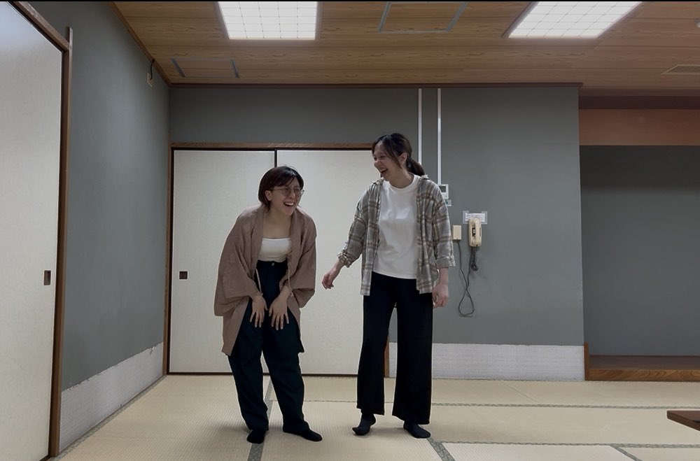 haruna20180303's tweet photo. でみとインプロ稽古してきました。ワークからシーンまで色々と、そしてお互いの近況や最近の思ってることをシェアしてました。
楽しくてあっという間、ユニットで同じ釜の飯をずっと食べてきた私たちです。
いつだってインプロしたら最高のパートナーになるんだなって思いました。またやろうね。いつもありがとう。