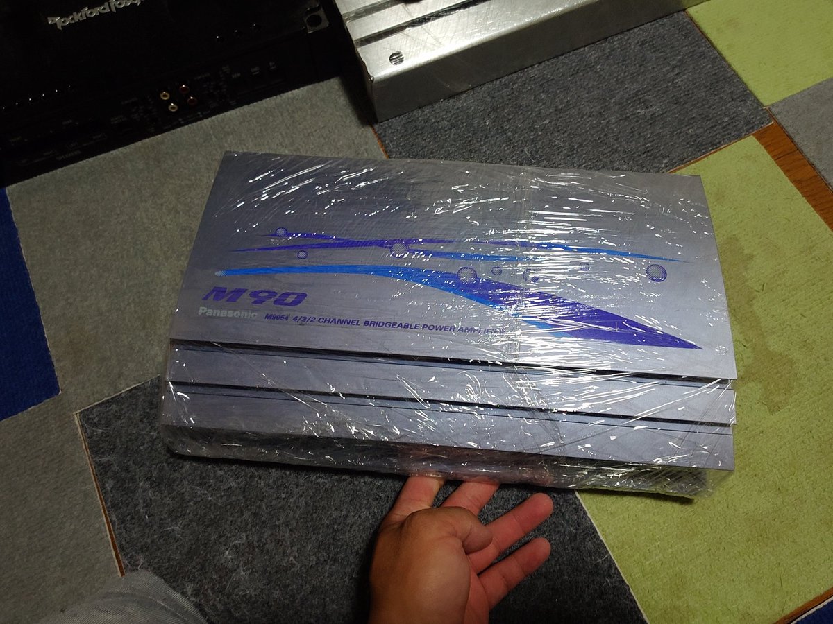 Outdatedproject's tweet photo. まだ動くアンプ　1枚　3千円 https://t.co/XGKGDoHIXC