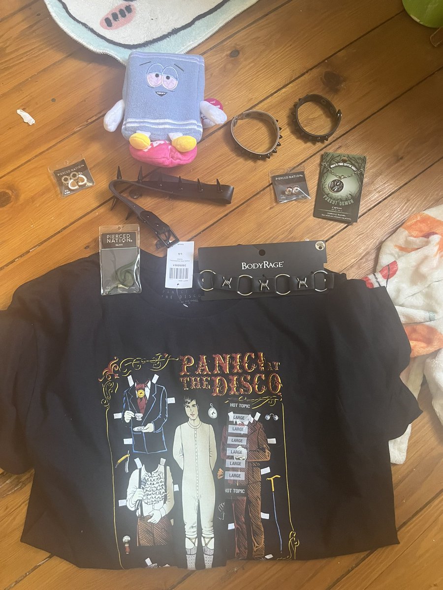 snuffedheart's tweet photo. MALL HAUL! Just went from a 2g to a 0g so I had to go buy more plugs and shit :3 https://t.co/F1Pg5iVMru