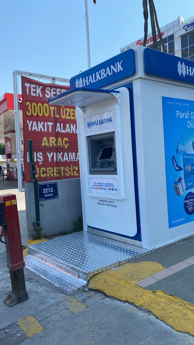 iz_sof_oda's tweet photo. İzmirli hemşehrilerimize ve esnaflarımıza önemli bir kolaylık sağlayacak olan Halkbank, VakıfBank ve Ziraat Bankası ortak ATM'sinin odamızın önüne kazandırmanın mutluluğunu ve gururunu yaşıyoruz. Esnafımız, odamıza geldiğinde bankacılık işlemlerini daha hızlı ve kolay bir şekilde gerçekleştirebilecek, Halkbank, VakıfBank ve Ziraat Bankası ile ilgili ihtiyaçlarını aynı noktada karşılayabilecektir. Üyelerimizin hayatını kolaylaştıracak her hizmeti desteklemeye ve esnafımızın yanında olmaya devam edeceğiz.
Erkan Özkan | İzmir Şoförler ve Otomobilciler Esnaf Odası Başkanı
#ErkanÖzkan #İzmirŞoförlerOdası #İzmir #Esnaf #EsnafınYanındayız #Halkbank #VakıfBank #ZiraatBankası #OrtakATM #Bankacılık #KolayErişim #İzmirEsnafı #ŞoförEsnafı #TaksiEsnafı #DolmuşEsnafı #Minibüsçüler #UlaşımEsnafı #HizmetOdaklı #EsnafDostu #İzmirliHemşehrilerimiz #GüçlüEsnaf #BirlikteGüçlüyüz #EsnafaDestek #İzmirEkonomisi #YerelHizmet #Kolaylık #ATM #KamuBankaları #TürkiyeEsnafı #EsnafveSanatkarlar
@MehmetYiginer