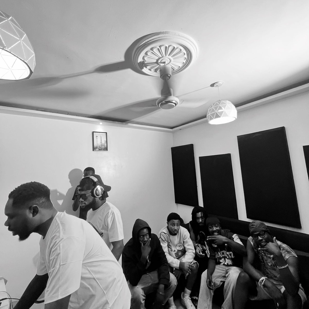 Nicklekay_'s tweet photo. Roll It II w/ @kwesidavgallaxy x Stepcoin  x Karisman x @thelalaboy_ x @rhadybwoy1 OUT NOW 🦍 

🎹: @FoxBeat_ 
M&amp;M: @Caafui_Madeit 

https://t.co/2OLpeS0FyV

#rollit #goodvibes #ghanamusic https://t.co/uY6IqmKTSu