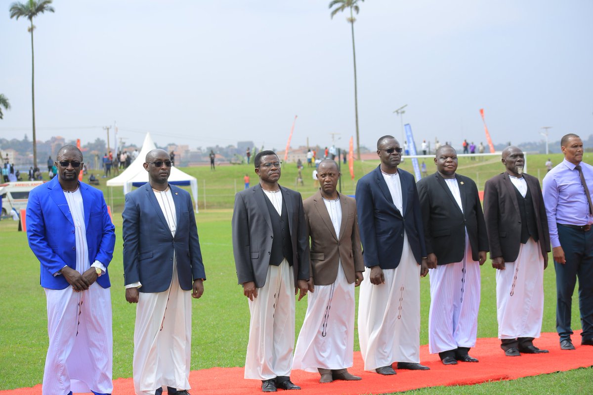 BugandaKingdom_'s tweet photo. Empaka z'Ebika by'Abaganda.

Embeera nga bweri mu kisaawe e Wankulukuku, Kamalabyonna Charles Peter Mayiga atuuse aggalewo empaka z'omwaka guno. Awerekeddwako, Ssaabawolereza Oweek Christopher Bwanika, Oweek Ssaalongo Robert Sserwanga, Oweek Noah Kiyimba, Oweek Israel Kazibwe Kitooke, Oweek Joseph Kawuki, Oweek Dr. Anthony Wamala, Oweek Hajji Amisi Kakomo Mukasa, Omukubiriza w’Olukiiko lw’Abataka Omutaka Namwama Augustine Kizito Mutumba. N'abalala. 

Emmamba ettunka n'Enkima mu guggalawo.