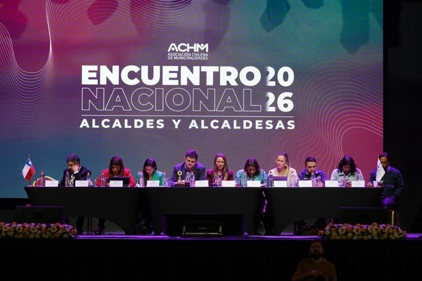 PortalViRegion's tweet photo. ALCALDE PABLO SILVA PÉREZ: “NO PERMITIREMOS QUE LAS SOLUCIONES DEL ESTADO SE FINANCIEN CON LOS RECURSOS DE NUESTROS MUNICIPIOS”: En el marco del… https://t.co/T4mioDd8l6 #AlcaldePabloSilva #MunicipiosDeChile #EncuentroDeAlcaldes #RecursosMunicipales #LeyDeReconstrucción https://t.co/zM2WguRvga