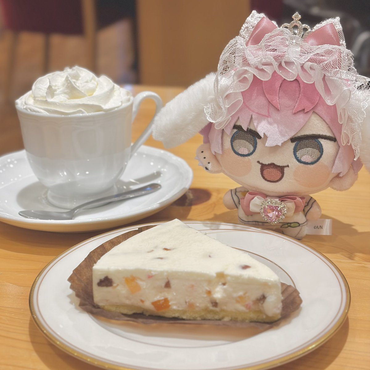 chaco_vm3's tweet photo. 新入りのれおまると1週間がんばったご褒美ケーキ食べてきた🍰☕️ https://t.co/p6x541iLRm