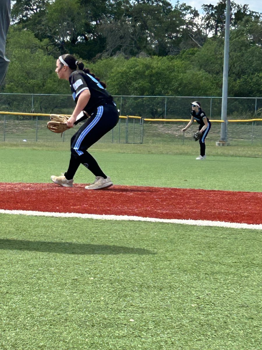 KaylaE2029's tweet photo. End of school bash tournament highlights part two.  Came home with the W. #lefty #TexasBombers14uJuarez https://t.co/kAm5Rw75nr