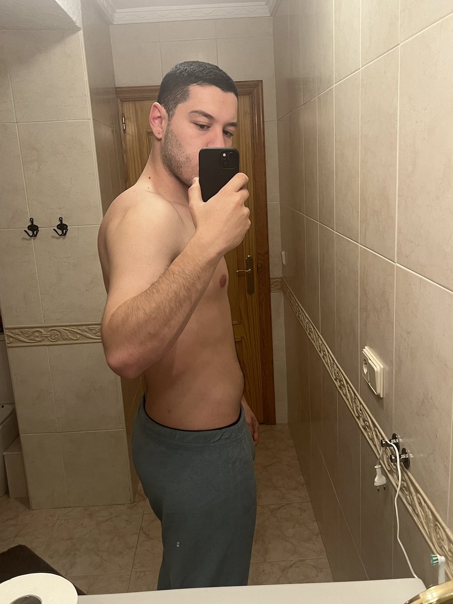 thepablodlr's tweet photo. Chatgpt ponme 20 kilos 🥴

#gym #cambiofisico #volumen https://t.co/xkL4c0qt5O