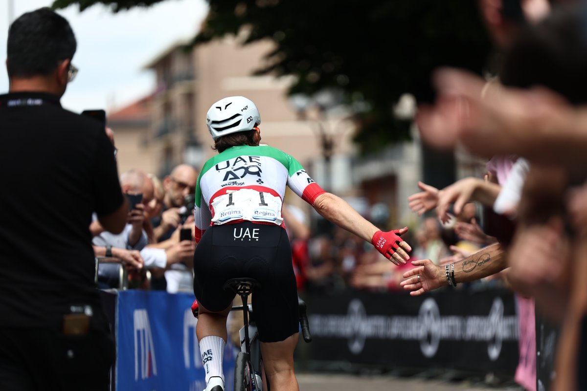 girowomen's tweet photo. Smiles and concentration at the start of Stage 8.
See you on Colle delle Finestre.
.
Sorrisi e concentrazione alla partenza della tappa 8.
Ci vediamo sul Colle delle Finestre.
#GirodItaliaWomen #WonderfulWomen #wow
#visitpiemonte #comunedirivoli #sestriere #LaPresse @tornanti_cc