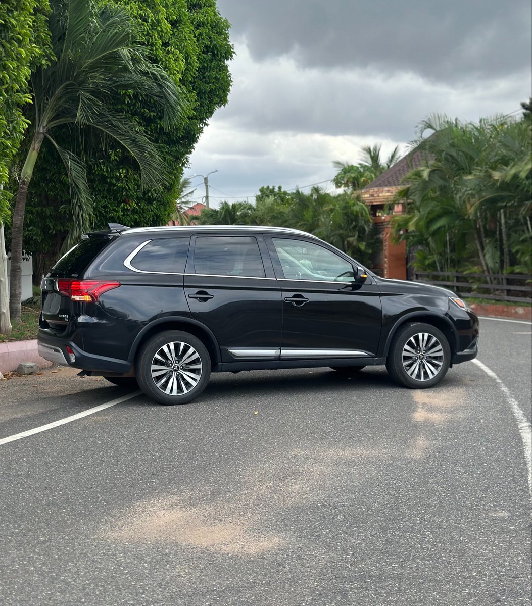 FrankDoe101's tweet photo. 2019 Mitsubishi Outlander SEL 🚘
PRICE — 255k p3 😄

✅ 2.4L Engine ✅ 68,000 Miles
✅ Keyless Entry & Push Start
✅ Touchscreen Infotainment System
✅ Rear View Camera
✅ Premium Leather Interior
✅ 3rd Row Seating (7-Seater)
✅ Spacious Cabin

Clean inside and out. Ready to drive home today.
📲 WhatsApp number in bio.
#YourCarGuy 🚘🕺🏽