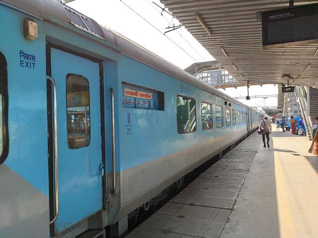 centre_india's tweet photo. No information to passenger before changing the route of NDLS to JUC  Amritsar Shatabdi (12013), Full harassment to the passengers.
👉 No information about change of Route on platform/ Mobile 

PNR- 2837762640
M: +919888396939
@IRCTCofficial @drm_umb @RailMinIndia @RailwaySeva https://t.co/pwlBa3pdb9