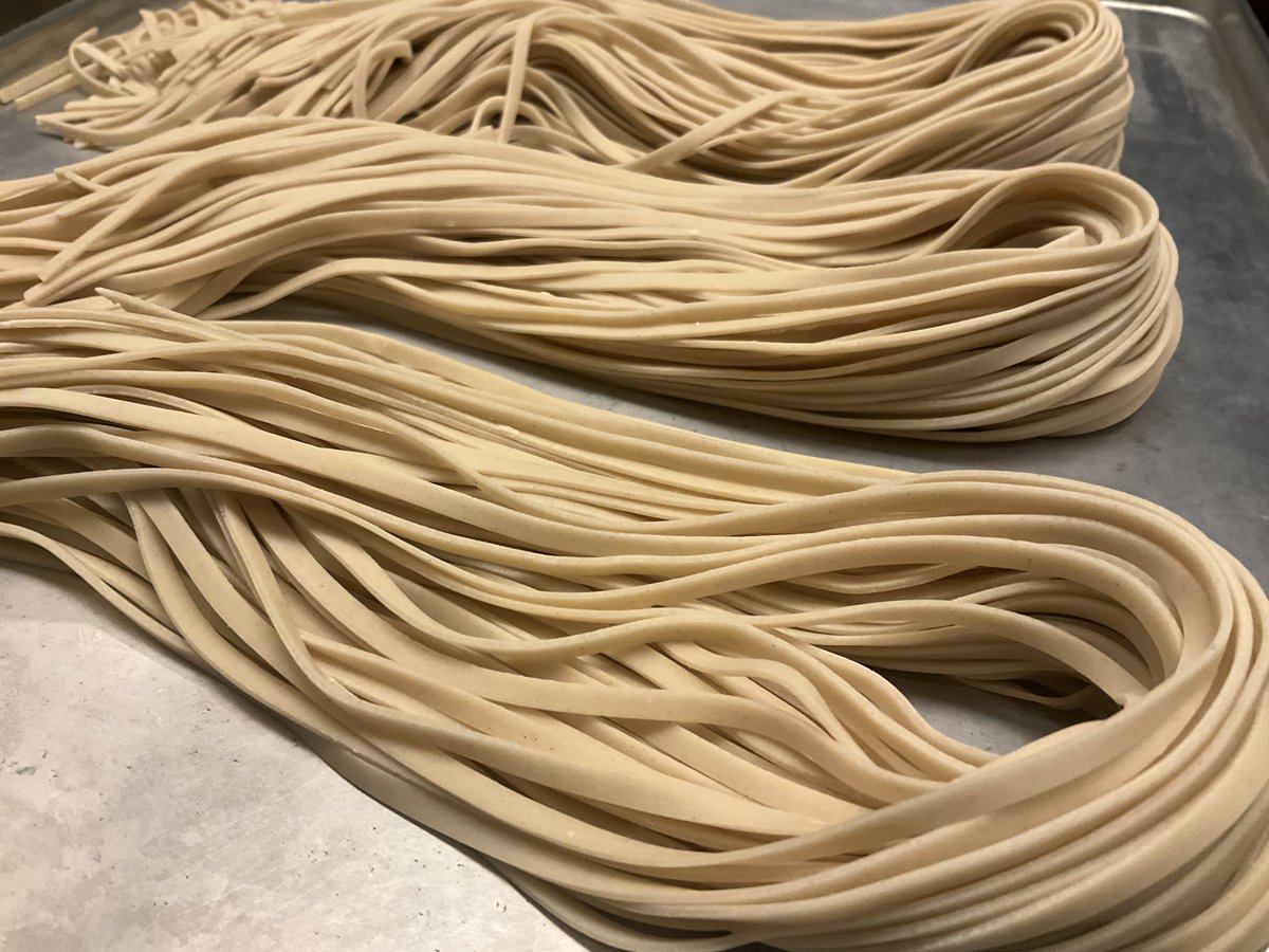 61ack_y's tweet photo. 製麺

春よ恋8 もち姫2 加水37.5%
炭ナト1%塩2%   麺帯厚1.0mm  カット3.0mm

冷かけ用

No.44

イサギ煮干し

生食はわりとクセあるから警戒してたけど
煮干しめちゃくちゃ良い
個体が小さいからだろうか https://t.co/vdddSmho36