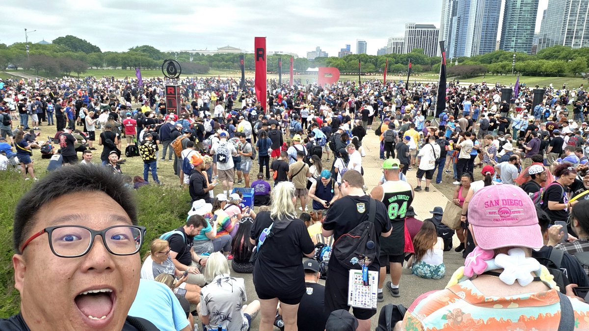 brandontan91's tweet photo. If anyone tells me #PokemonGO is dead, I will now just show them this photo.
Taken on 5 June, 12.33pm at Hutchinson Fields for Mega Mewtwo raids 🤯
This is just 1 out of 4 locations for the Mewtwo raids 🙃 https://t.co/VqI3NWmKSx