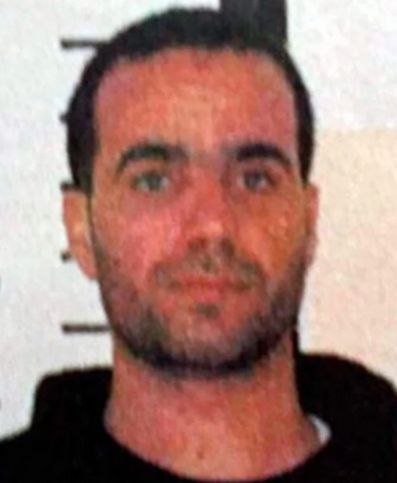 outsidersesp's tweet photo. El CNI pagaba 500 euros al mes al imán de Ripoll como confidente antes de los atentados del 17-A.

Abdelbaki Es Satty, el imán de Ripoll, cerebro de los atentados yihadistas del 17 de agosto de 2017 en Barcelona y Cambrils, era un confidente del Centro Nacional de Inteligencia (CNI) y cobraba 500 euros al mes de la institución pública por sus servicios, a través de la oficina de Girona, según publica el diario ABC.

La relación entre el terrorista y los servicios de inteligencia españoles data desde al menos 2014, cuando el imán estaba entonces en prisión por un delito de drogas y agentes del CNI lo captaron como confidente.