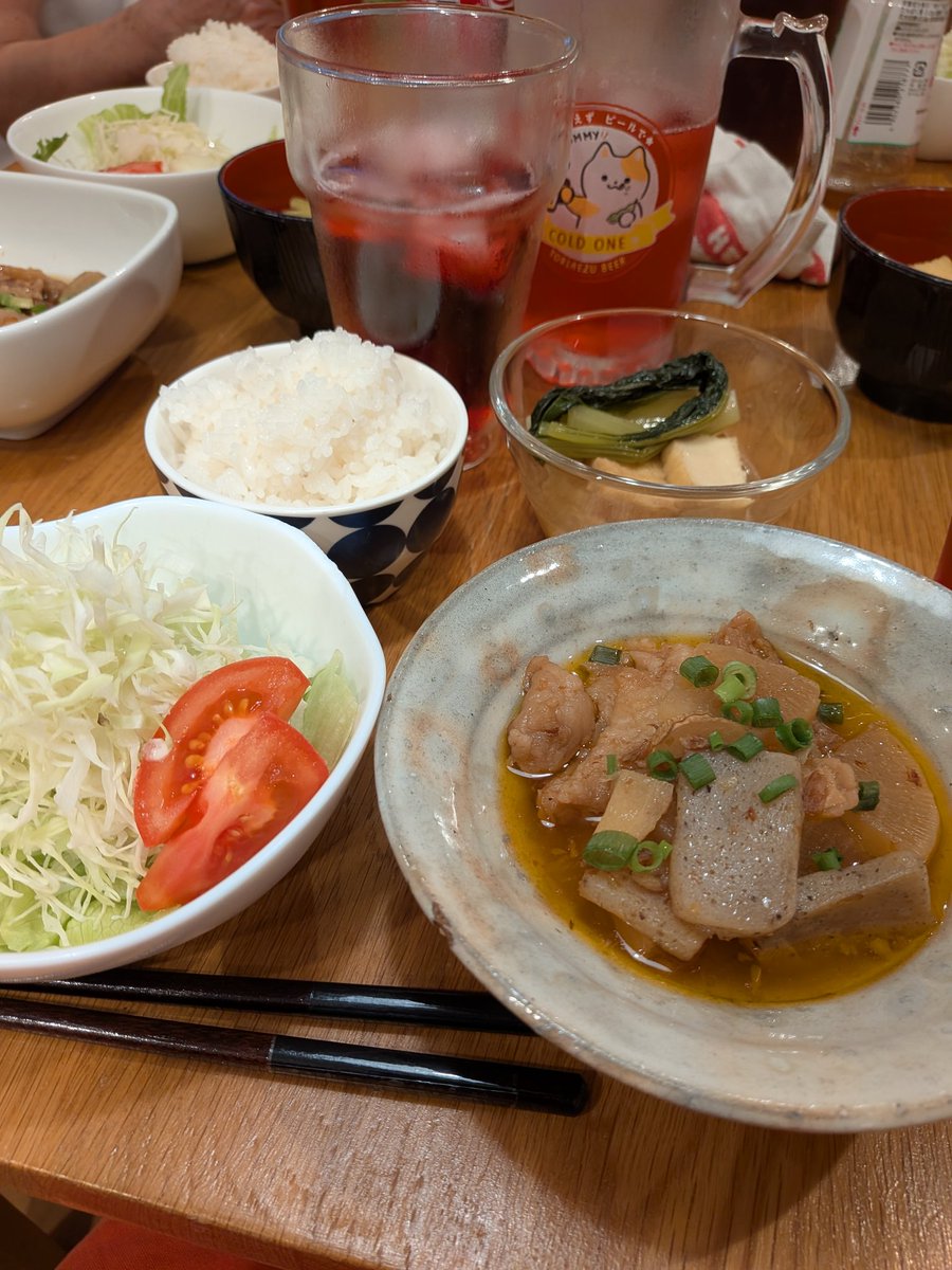 HighatBroccoli's tweet photo. 昨日やる事消化してたら寝たのが2時半、起きたの？5時😅
昨日作り置きしておいた牛筋煮込み
小松菜と厚揚げの炊いたん
明日も試合なのでノンアル
疲れたー
寝るぞー
#晩ごはん
#料理
#テニス
#ノンアル晩酌 https://t.co/nhsMa0eNy3