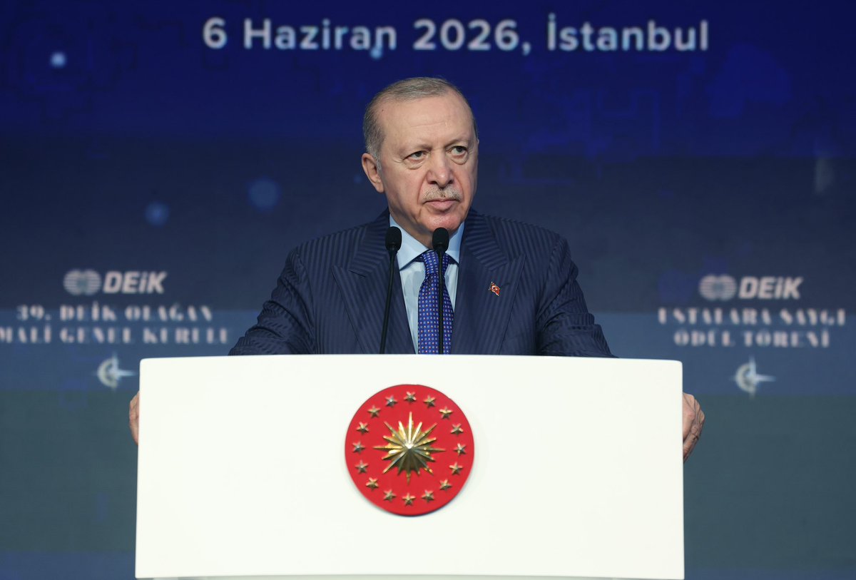 tcbestepe's tweet photo. “2025 yılında mal ve hizmet ihracatımız 395,9 milyar dolarla Cumhuriyet tarihimizin rekorunu kırdı” https://t.co/nkqpKcH1Tv https://t.co/9TOfy6F70L