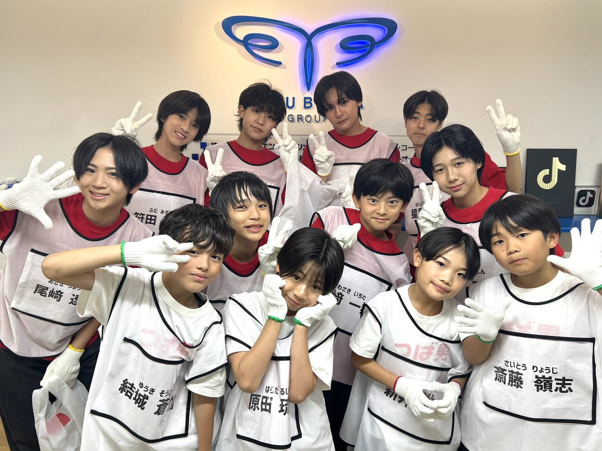 tsubadan's tweet photo. ꒰𑁬 OFF SHOT ໒꒱
￣￣￣￣￣￣￣￣
渋谷クリーンパトロールのあとは「つば男 FREE LIVE 2026 in 渋谷」見学させていただきました🪽🚩

終演後にチラシ配りもお手伝いしました⭐️

#つば男YOUTH #つば男KIDS https://t.co/ZmjbamjEJn