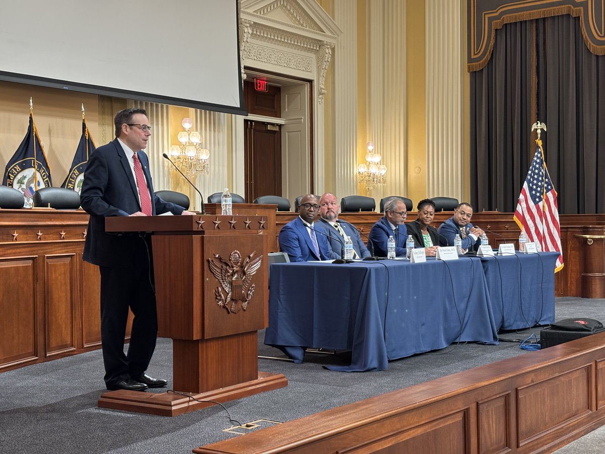 AmCollegeGastro's tweet photo. ACG was honored to join the first Congressional Men's Health Conference, with our President-elect Dr. Costas Kefalas moderating a panel on preventive screenings.

Thanks to @RepTroyCarter and @RepMcCormick for hosting a great event!

Read more ➡️ https://t.co/IapIdRqF72 https://t.co/8D4w0BMfso