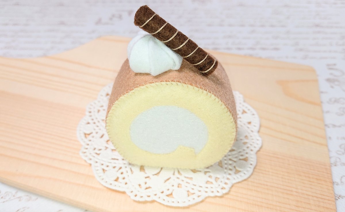 展示¥850]苺とキウイのロールケーキ(フェルトケーキ) 手作りケーキの店