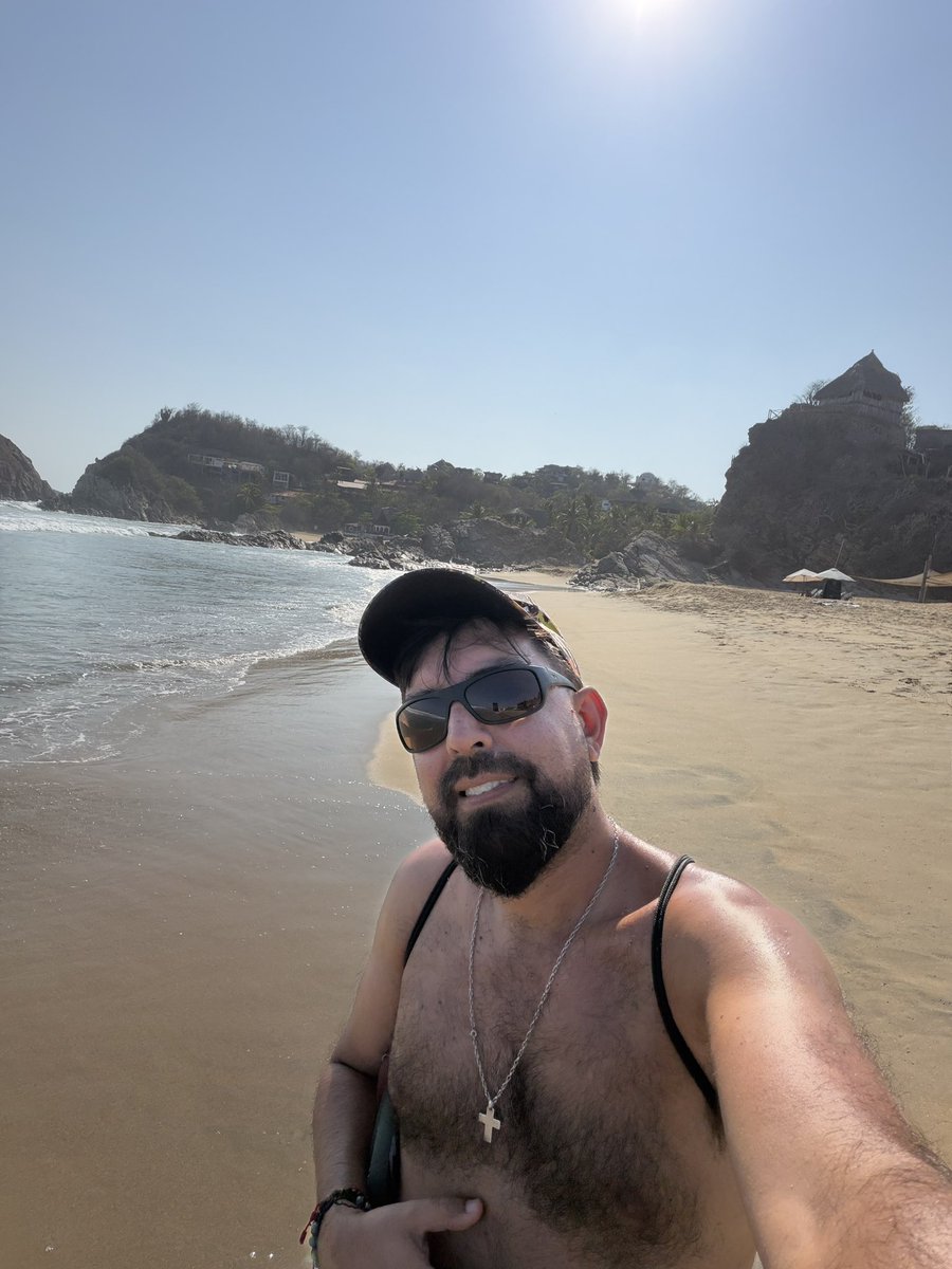 nzvdm's tweet photo. Lugares a los que volver en la vida : Torre molinos🇪🇸, Zipolite 💟🇲🇽 https://t.co/cvbDsMZqrG