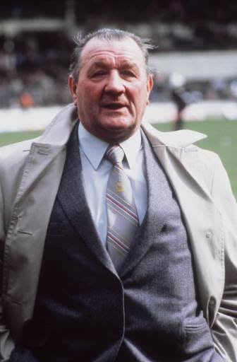 JimmyMu35984013's tweet photo. “If you’re in the penalty area and don’t know what to do with the ball, put it in the net and we’ll discuss the options later.”  

~bob paisley https://t.co/JP4bMPJUxz