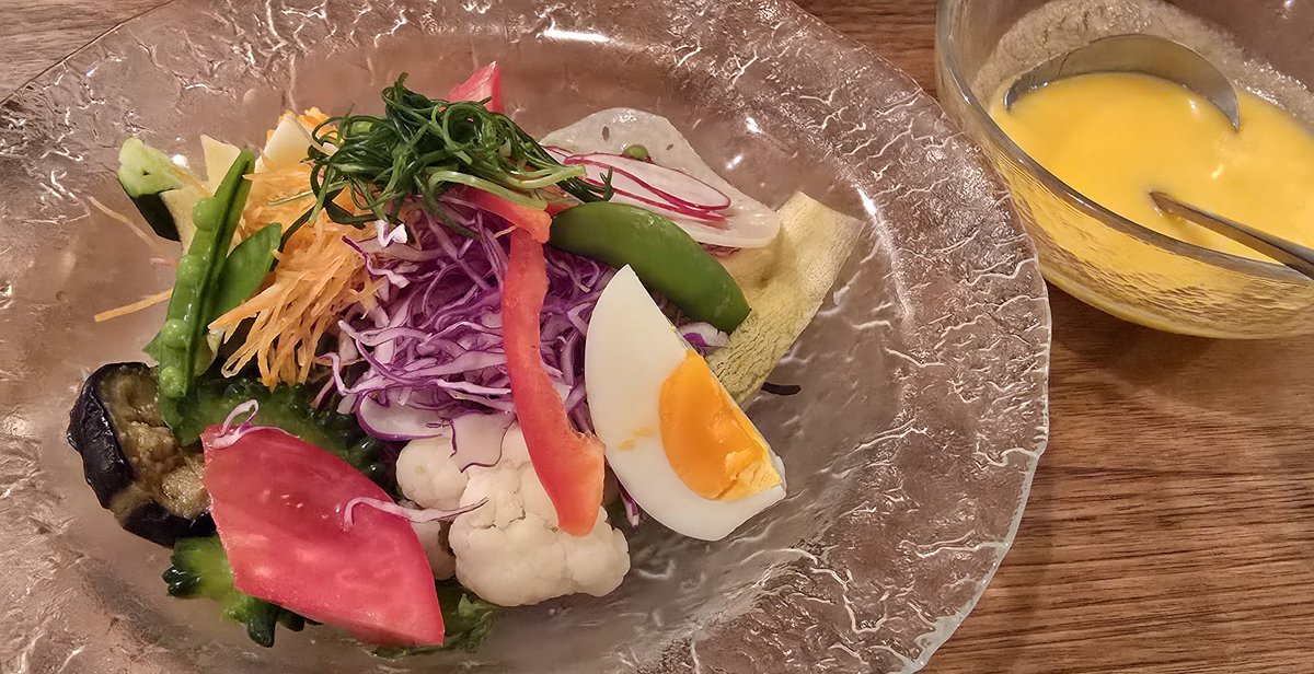 currymemorandum's tweet photo. 知人のおすすめで、素敵な洋食屋さんにいきました。どれもとぉっても美味しかったです
#洋食レストラン
#緑黄色野菜のこだわりサラダ
#自家製林檎ドレッシング
#海老クリームコロッケ
#モッツァレラチーズいりメンチカツ
#ガーリックトースト
#Sakuragrill
#南千里駅 https://t.co/U9kKwJrg64