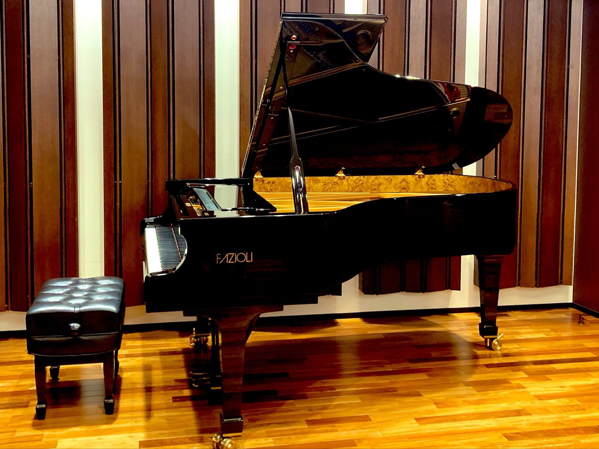 vivitton's tweet photo. じゅんさん主催の弾き合い会でした。
ファツィオリ🎹がとても素晴らしくて💕。15分枠は私には充分過ぎる時間←弾ける曲が少ないので笑
今日は昔から大好きなバッハのメヌエット（無伴奏バイオリンパルティータ第3番より）を弾いてみました。
自分の演奏はまだまだ問題ありありですが最高に楽しかった💕 https://t.co/sHqhy8slMm