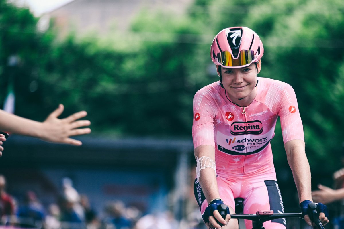 girowomen's tweet photo. #GirodItaliaWomen #WonderfulWomen #wow
#visitpiemonte #comunedirivoli #sestriere #LaPresse @tornanti_cc https://t.co/UZCv0294nn