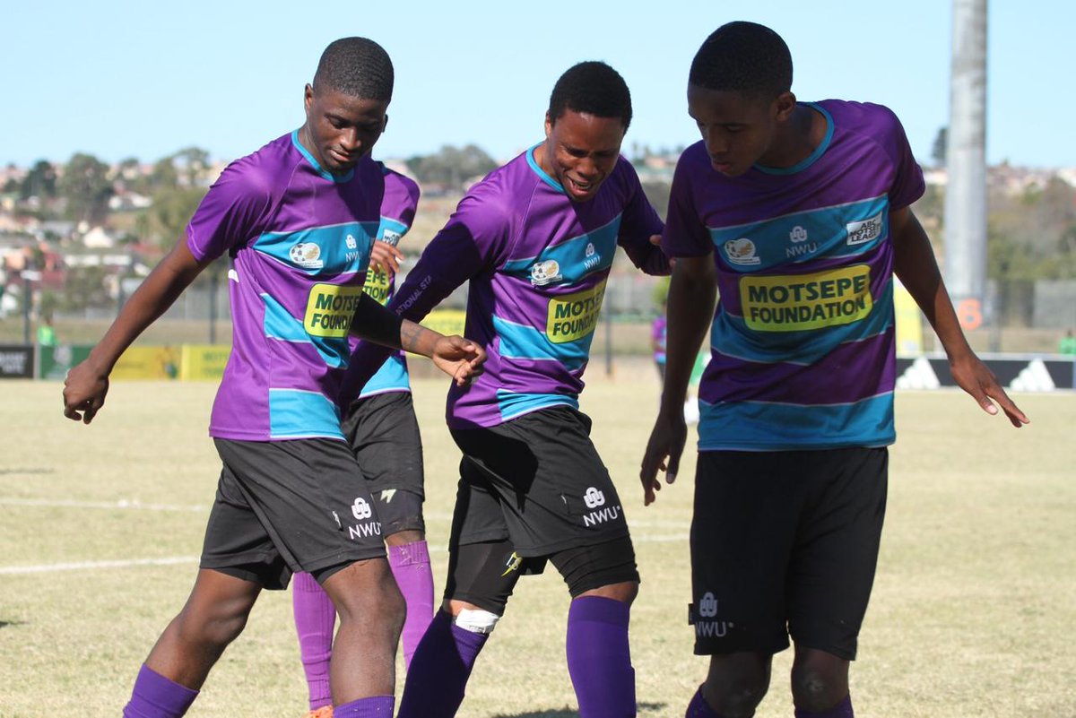 SAFA_net's tweet photo. 📸 Some action shots from the first semi final of the day at 11:00, North-West University defeated Mkhambathi FC by 2-1 with a late penalty.

#ABCMotsepeLeague https://t.co/vCULQlrXlO