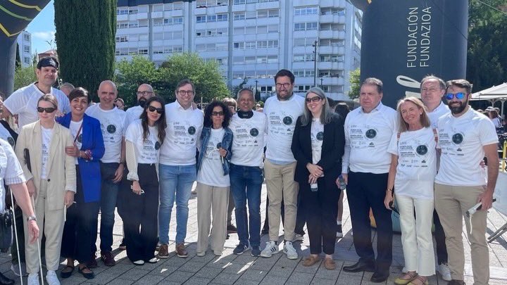eajpnvgasteiz's tweet photo. 🏃‍♂️🧑‍🦯@ONCE_oficial|ek antolatzen duen Kriskitin lasterketa gaur izan da

El concejal de Políticas Sociales Lucho Royero ha participado en ella 🤝 https://t.co/3AaO360DKv