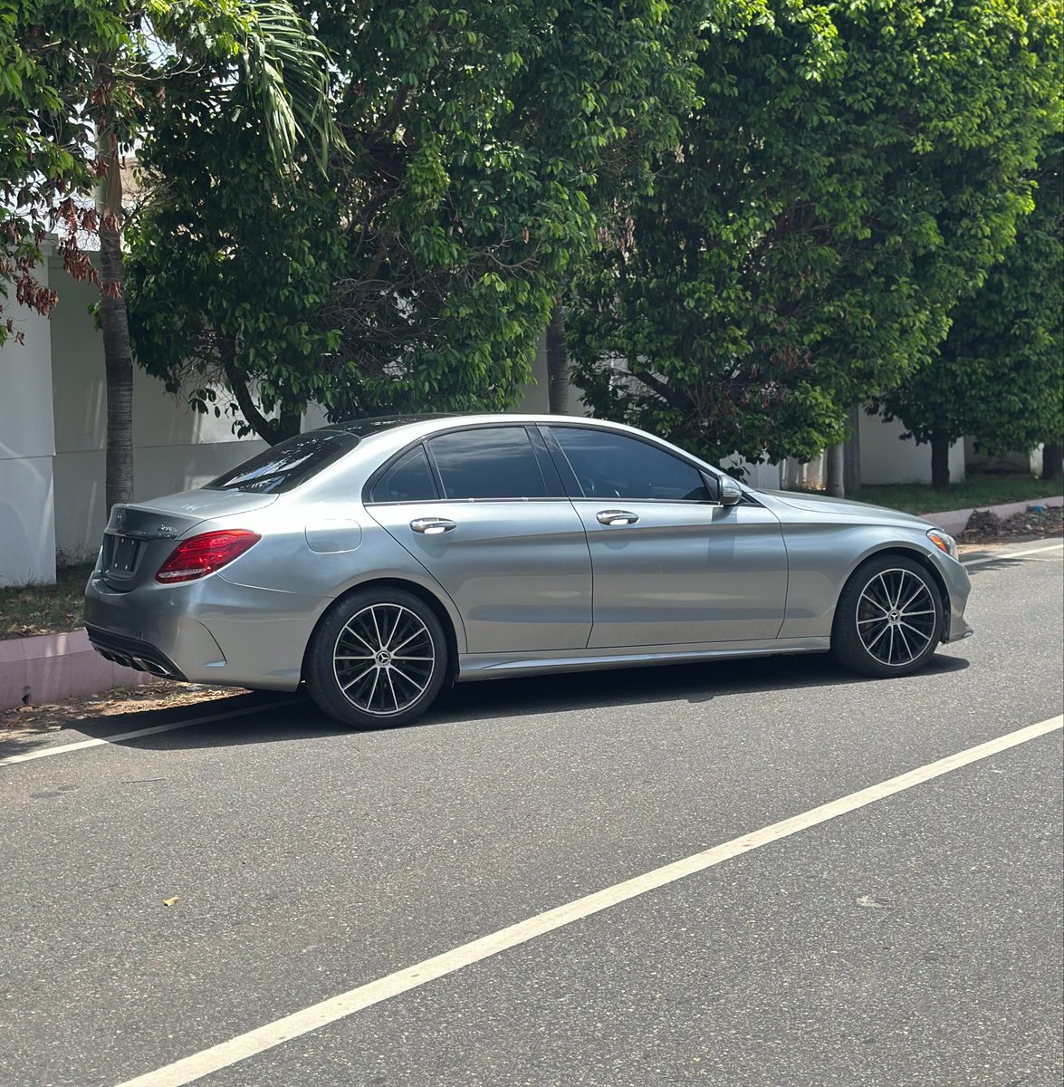 FrankDoe101's tweet photo. SALE // SWAP DEALS 🔥🔥
PRICE — 270k p3 😁

2016 Mercedes-Benz C300 
2.0T engine
Keyless entry &amp; start 
Leather interior 
Sunroof
Rear view camera 
Parking sensors 

WhatsApp no in bio 
#YourCarGuy 🚘🕺🏽 https://t.co/k7hqAGmVae